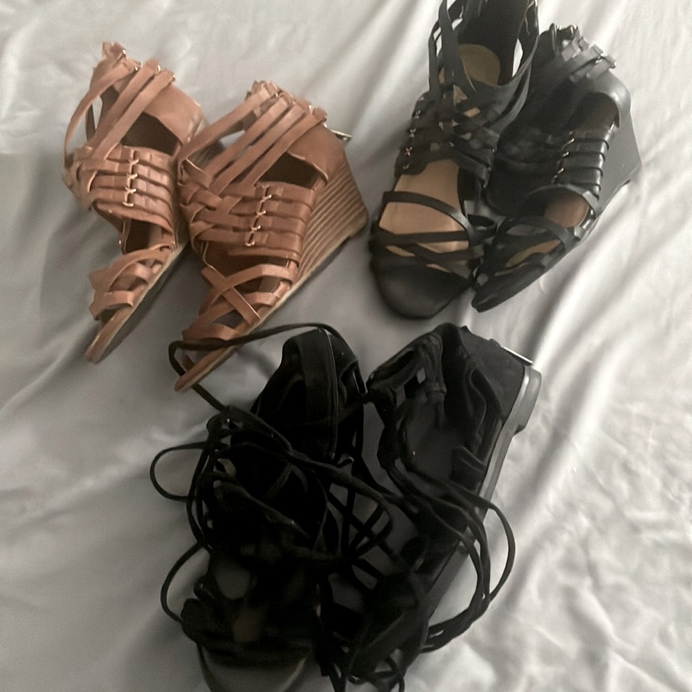 3 pairs of straps sandals